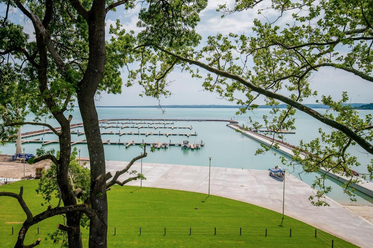Lua Resort - Adults Only Balatonfüred Buitenkant foto View of Lake Travis from the shores of Lago Vista