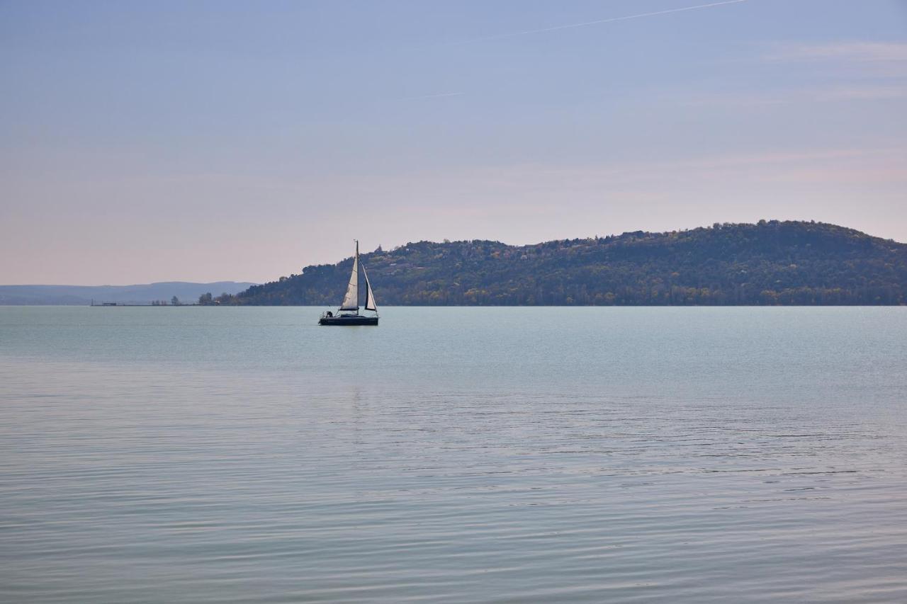 Lua Resort - Adults Only Balatonfüred Buitenkant foto View of the lake