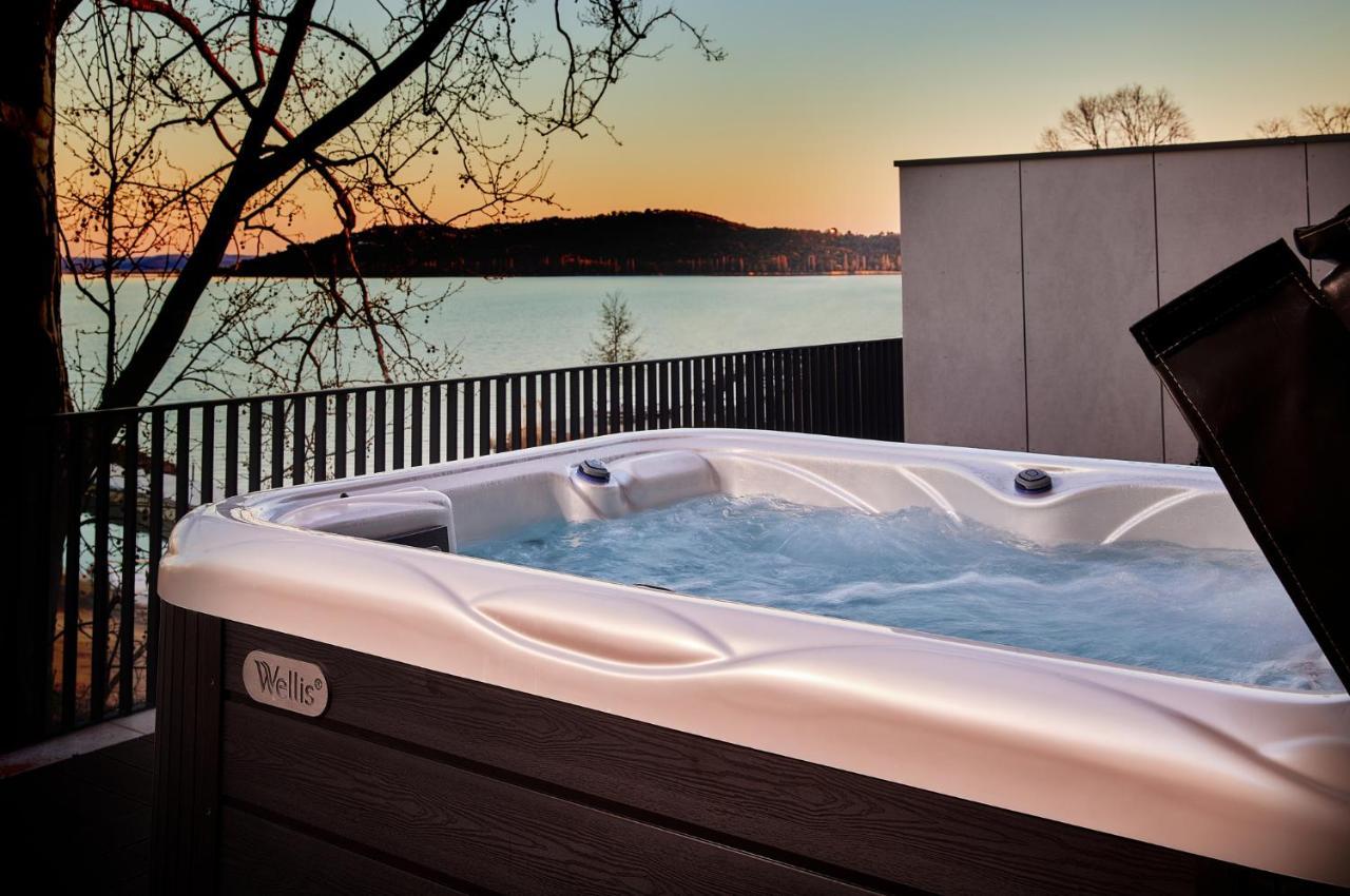 Lua Resort - Adults Only Balatonfüred Buitenkant foto A hot tub