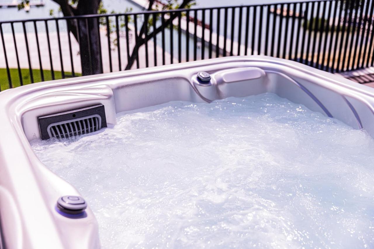 Lua Resort - Adults Only Balatonfüred Buitenkant foto A hot tub
